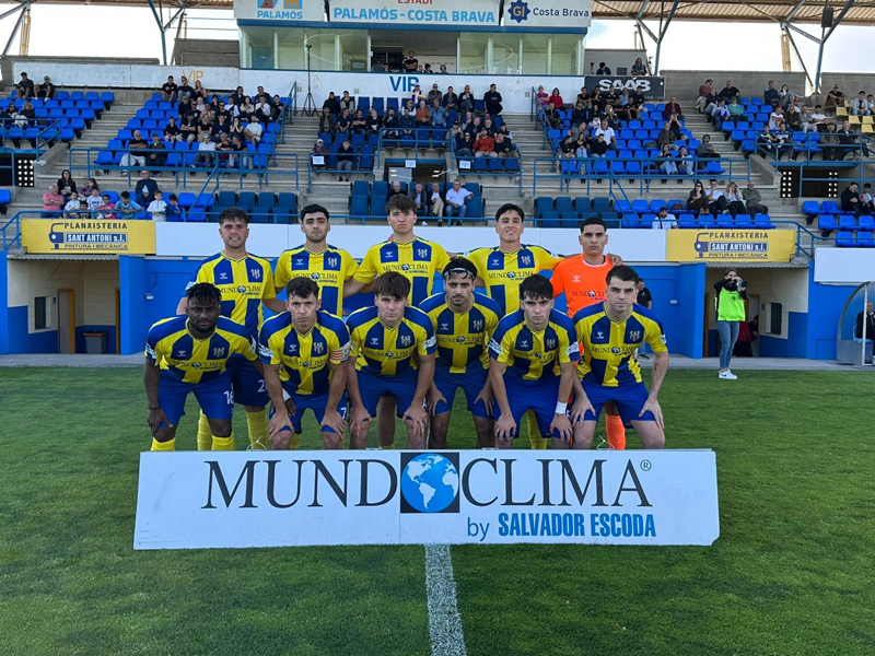 Onze inicial del Palamós en el partit disputat avui davant el Juventus-Lloret. (Foto: Palamós CF - Laura Heras).