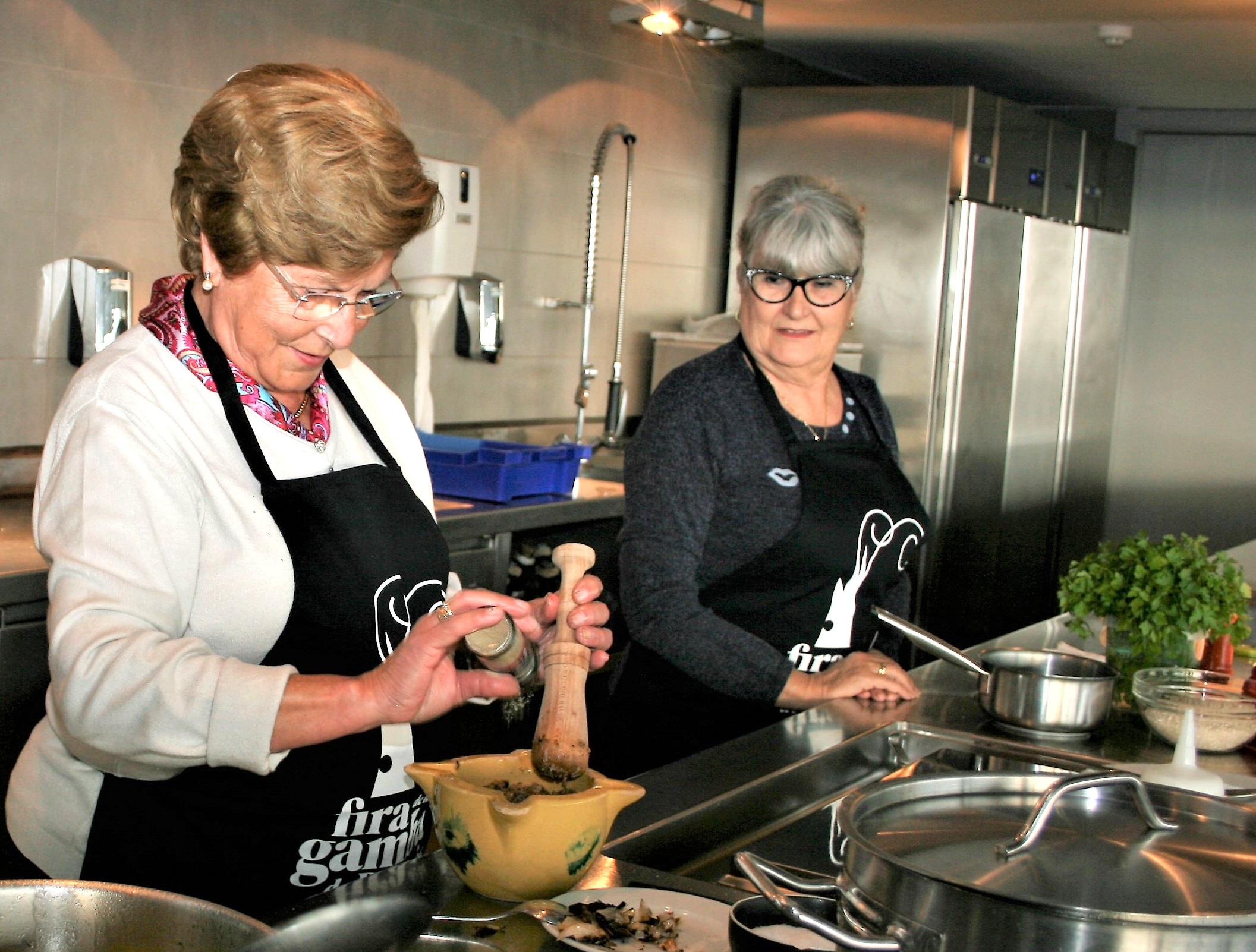 Imatge d’una sessió de l'activitat “Mestres i Mestresses dels Fogons” a l’Espai del Peix. (Foto: Ajuntament de Palamós).