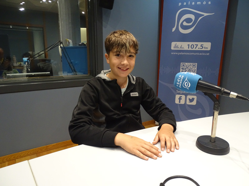 Aleix Pannon als estudis de Ràdio Palamós.