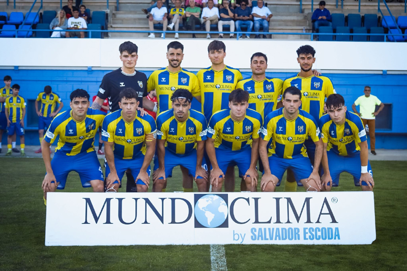 Onze inicial del Palamós en el partit disputat avui davant el Viladecans. (Foto: Palamós CF - Laura Heras).