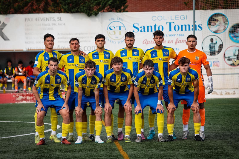 Onze inicial del Palamós en el partit disputat avui davant el Viladecans. (Foto: Palamós CF - Laura Heras).