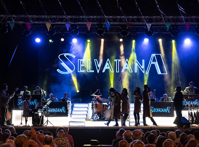 L'Orquestra Selvatana actua avui a dos quarts de 8 i a les 11 de la nit a l'Arbreda. (Foto. Orquestra Selvatana).