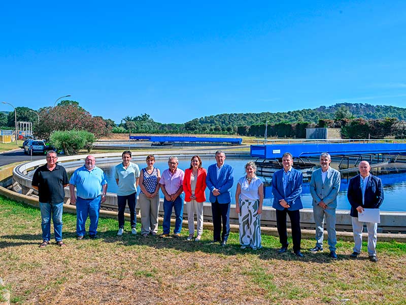 Visita de les autoritats a la depuradora, aquest passat divendres. (Foto: Generalitat de Catalunya).