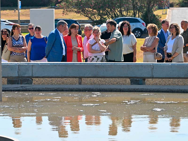 Visita institucional a la depuradora de Mont-ras, aquest passat divendres. (Foto: Generalitat de Catalunya).