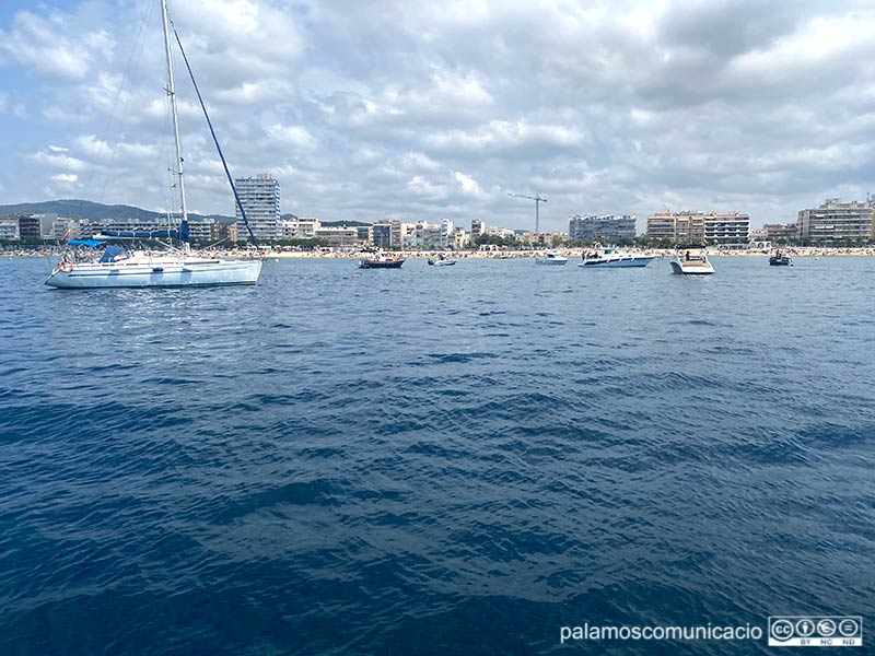 Embarcacions fondejades a la badia de Palamós, aquest passat cap de setmana.