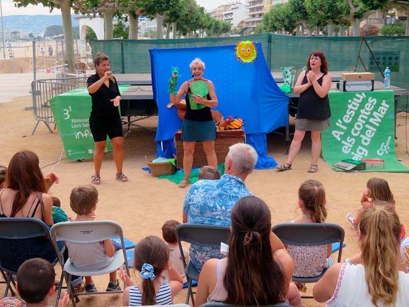 'Contes al passeig' amb Ada Cusidó, avu a les 7 de la tarda a l'escenari del passeig del Mar. (Foto: Ajuntament de Paamós).