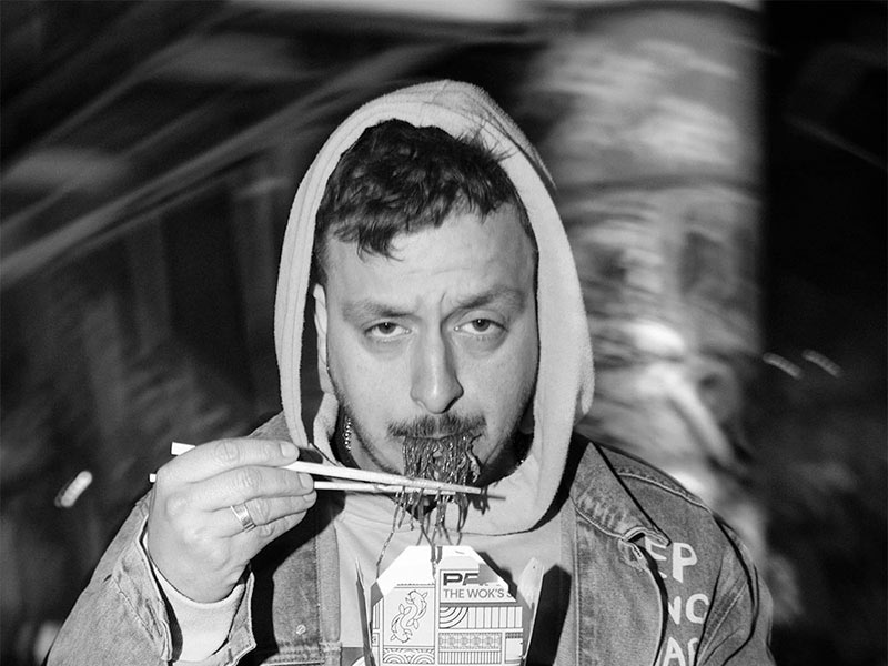 L'humorista Marc Sarrats dona el tret de sortida avui de la tercera edició del festial 'Riures'. (Foto: Festival Riures).