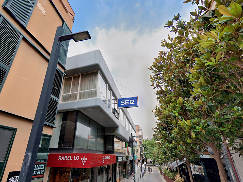 El local de la SER està situat al carrer de Dídac Garrell, a les Galeries Carme. (Foto: Google Maps).