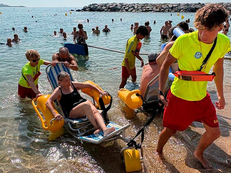 Bany assistit a una de les platges de Calonge i Sant Antoni. (Foto: Ajuntament de Calonge i Sant Antoni).