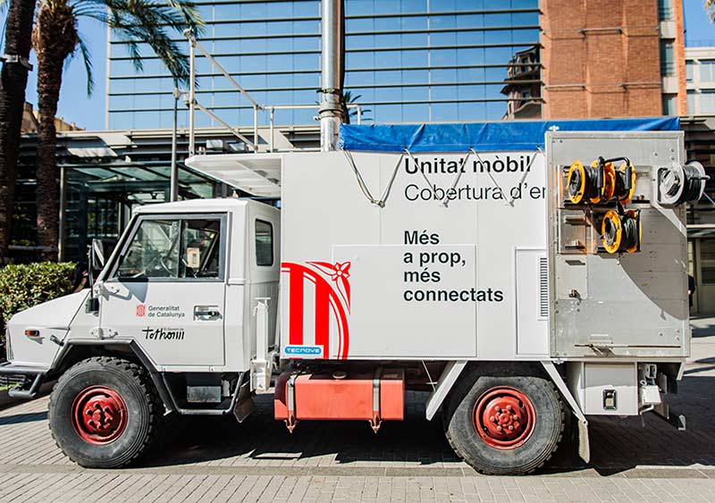 El vehicle disposa d'una antena mòbil per reforçar la cobertura en zones afectades per emergències. (Foto: Protecció Civil).