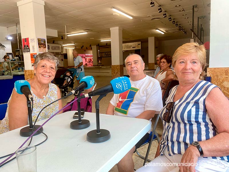 Núria Prats, Pep Fernàndez i Rosalia Urra, secretària, tresorer i presidenta, respectivament, del Club de Fans 60s, 70s i 80s.