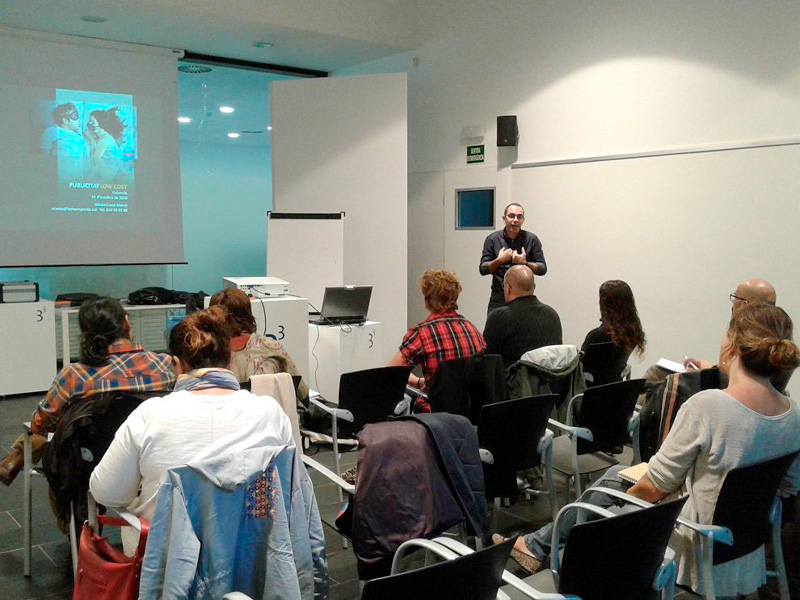 Imatge d'arxiu d'un dels cursos del cicle 'Crea i emprèn a Palamós'. (Foto: Ajuntament de Palamós).