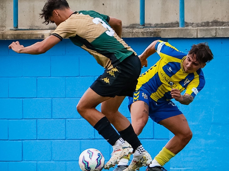 Instant d'un partit de pretemporada del Palamós CF. (Foto: Palamós CF).