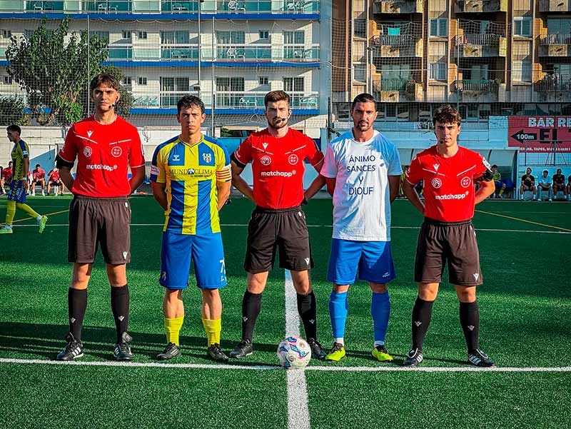 El Palamós va perdre dissabte el primer partit de lliga al camp del Lloret. (Foto: Palamós CF - Laura Heras).