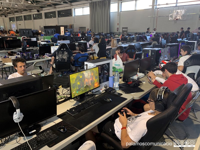 La Nau dels 50 metres torna a ser aquest cap de setmana la seu de la Tecnofan Party.