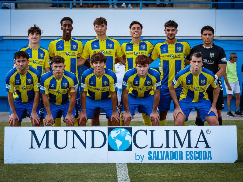 L'onze inicial del Palamós en el partit disputat davant el Can Gibert (Foto: Palamós CF - Laura Heras).