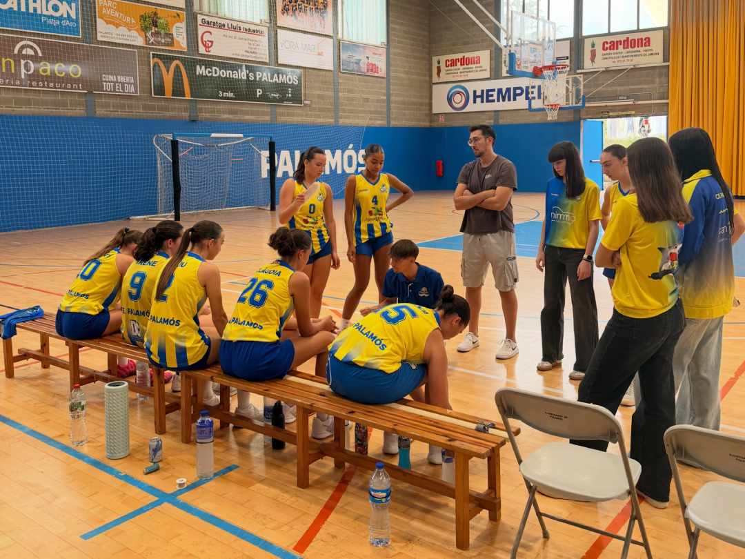El junior femení va patir una contundent derrota contra el GEiEG. (Foto: CE Palamós).