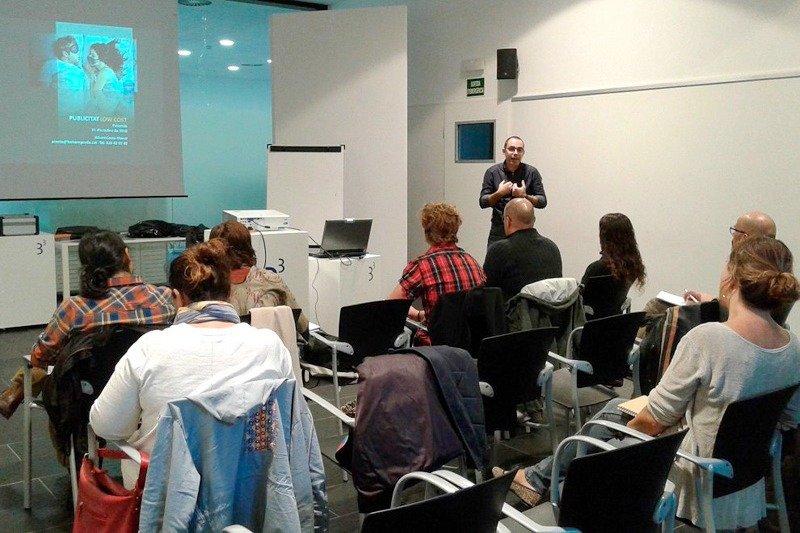 Imatge d'arxiu d'un dels cursos del cicle 'Crea i emprèn a Palamós'. (Foto: Ajuntament de Palamós).
