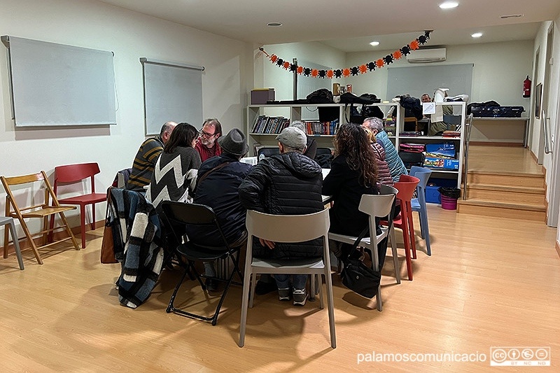 Imatge d'arxiu d'una reunió veïnal al Centre Obert del barri d'Es Pla.