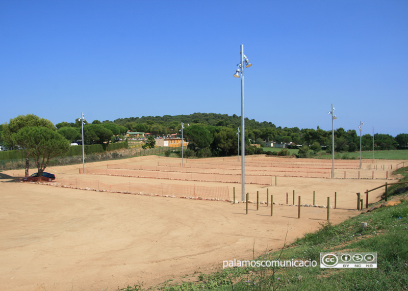 Aparcament del vial del Port,  a l’altura del giratori que connecta amb l’hospital de Palamós.