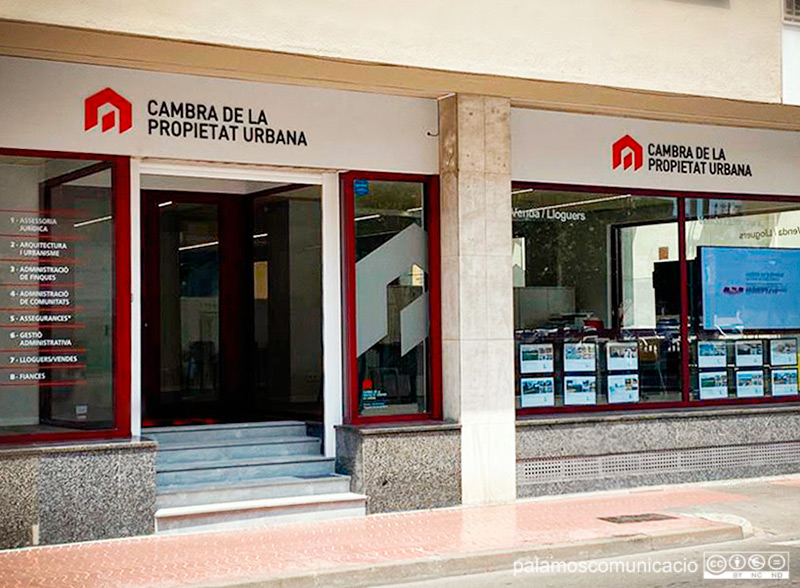 La Cambra de la Propietat Urbana es troba a l'Avinguda de l'Onze de Setembre, 12 de Palamós.