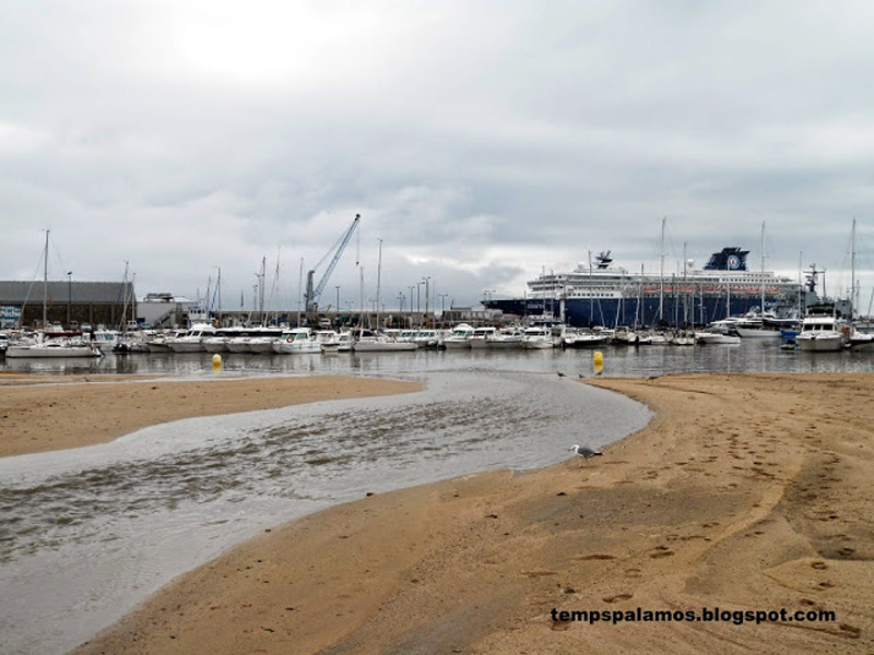 Efectes de les pluges a les platges de Palamós. (Foto: tempspalamos.blogspot).