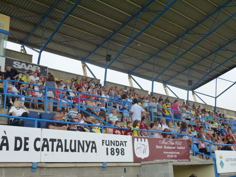 Públic a l'Estadi Municipal Palamós-Costa Brava.
