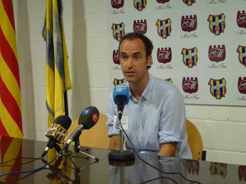 Jordi Martínez a la sala de premsa del Municipal Palamós-Costa Brava. (Foto: Ràdio Palamós).