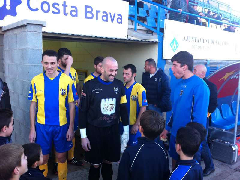 Matamala i Bayona en primer terme, abans de l'inici del partit d'aquesta tarda.
