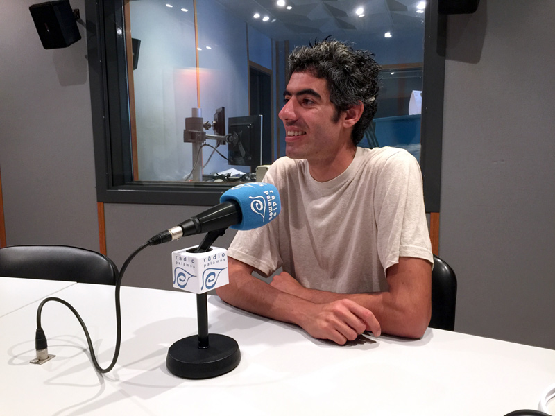 El regidor electe de la CUP, Joan Bohigas, a l'espai 'Preguntes' de Ràdio Palamós.
