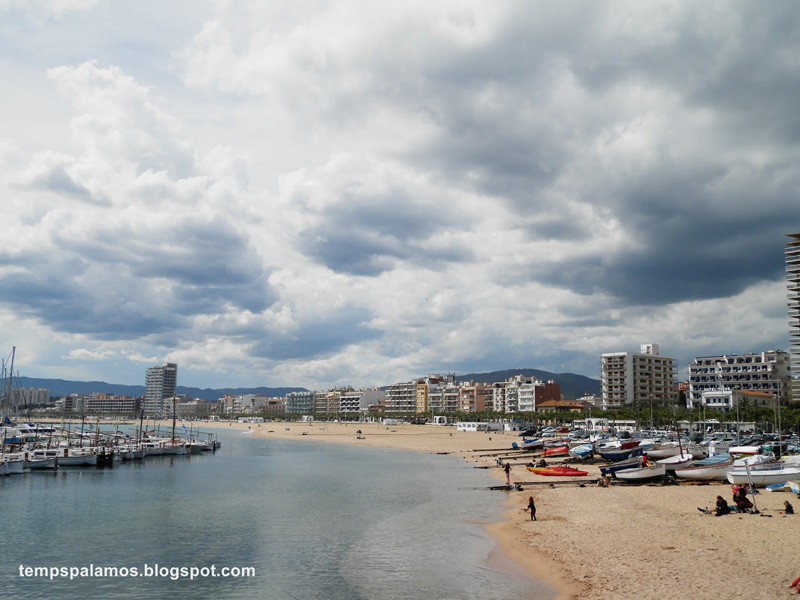 Cúmuls el passat dissabte a la Platja Gran de Palamós, dissabte. (Foto: tempspalamos.blogspot.com).