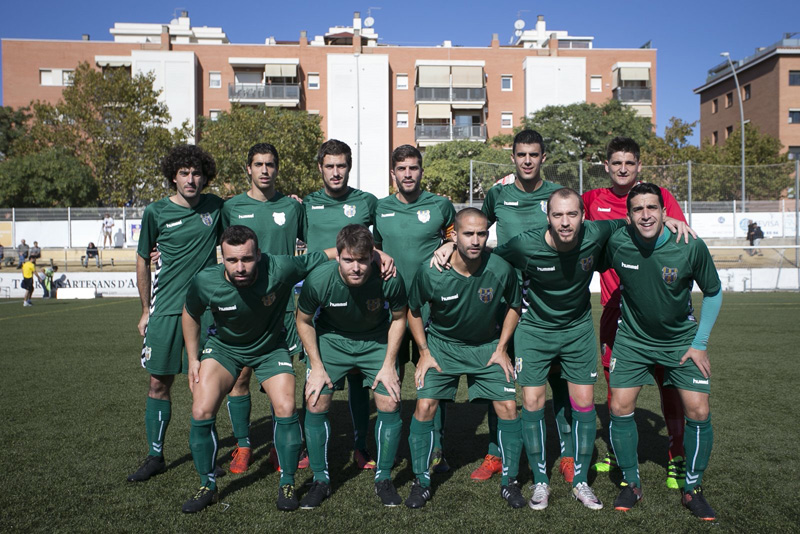 Els jugadors del Palamós CF abans de saltar al terreny de joc (Foto: UE Castelldefels)