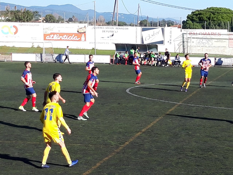 El Palamós CF aconsegueix un punt davant el Vilassar de Mar (Foto: Sergi Cortés)