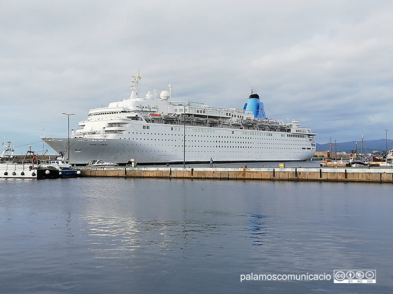 El Marella Dream amarrat aquest matí al port de Palamós.